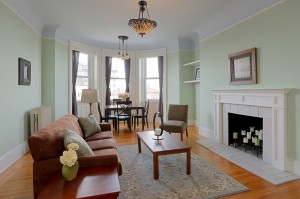 362_Commonwealth-Ave_5A_Living-Room-Photo_800-M