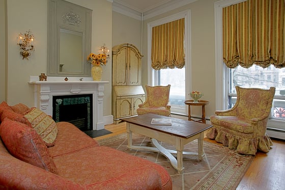 64_Commonwealth-Ave_1_Living-Room-Photo_800-M