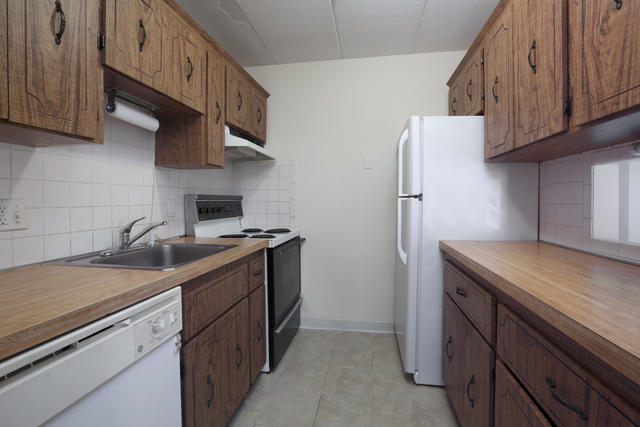 [Just Listed] 2 Bedroom Condo With Parking in Stoneham