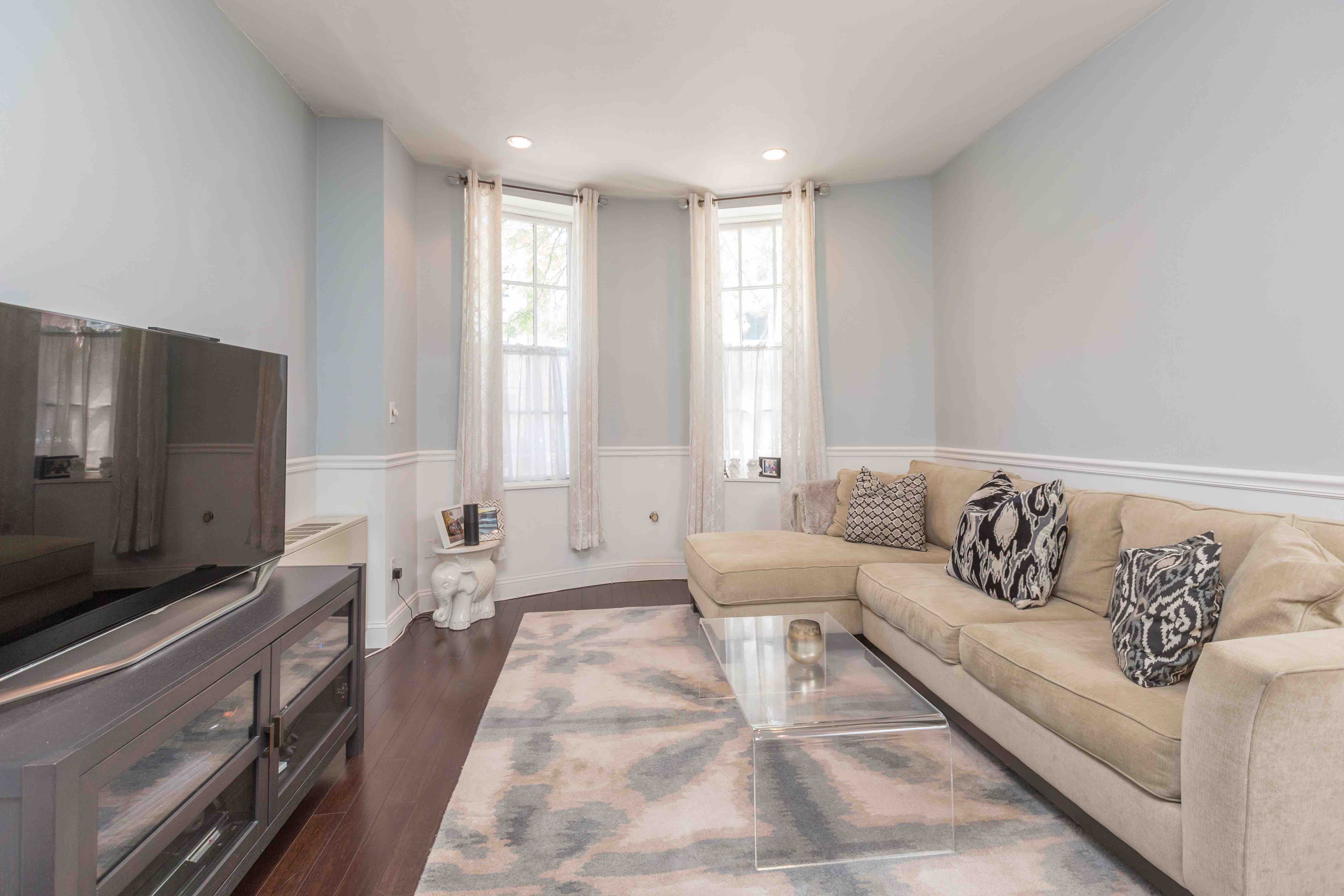 [Just Listed] Beacon Hill Beautifully Renovated 2 BR Condo