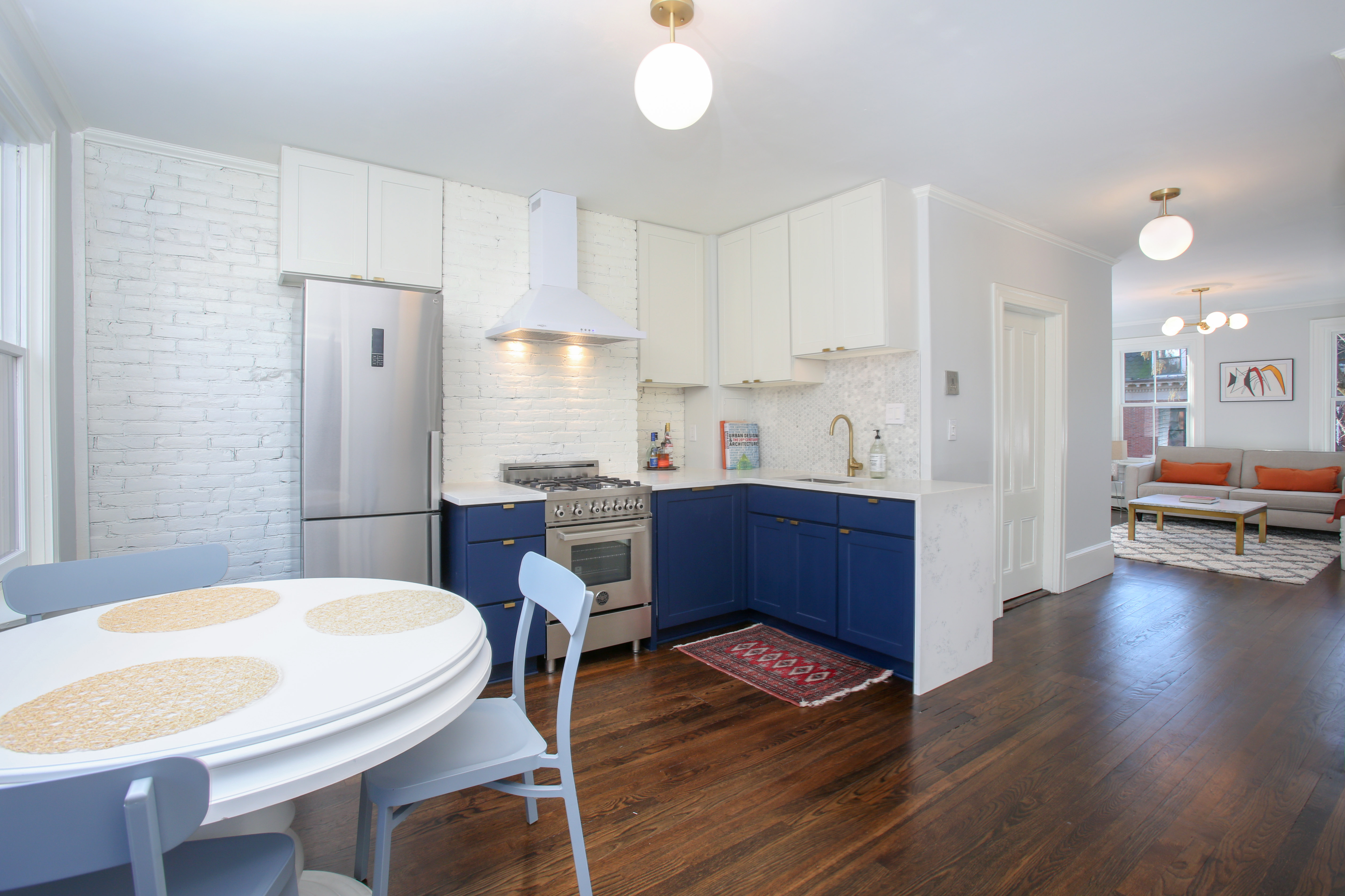 [Just Listed] Stylish & Bright 1 Bedroom Condo in the South End