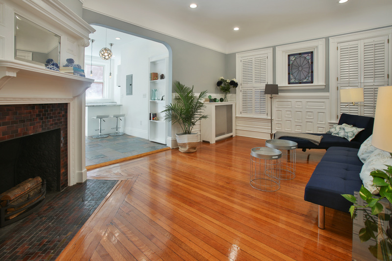 [Just Listed] Stunning, Newly Renovated 2 Bed Condo in Fabulous Back Bay Location!