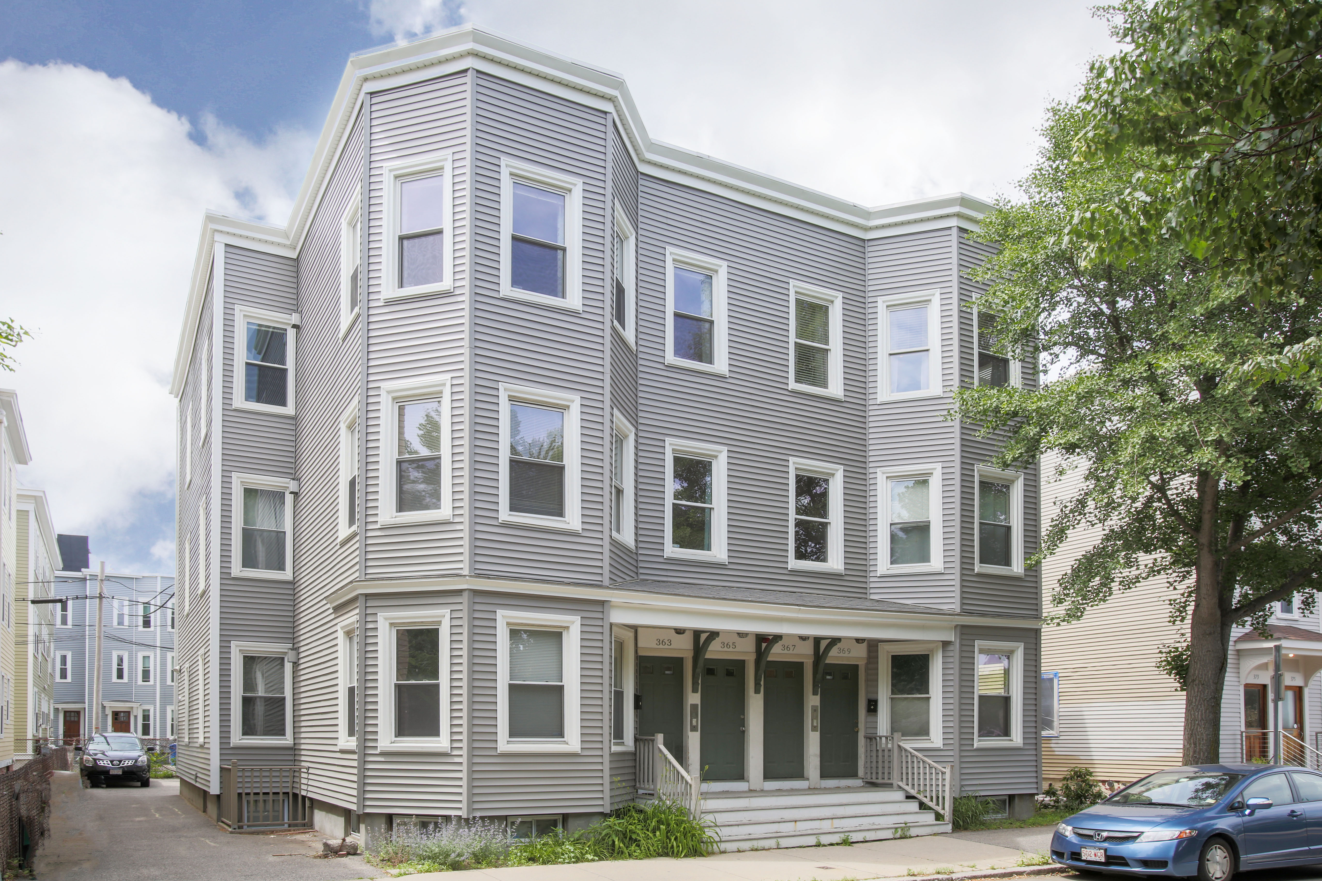[JUST LISTED] Spacious & Bright 2 Bedroom in East Cambridge