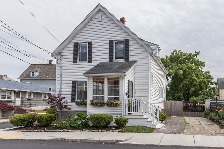 JUST LISTED: Charming Winthrop 3 Bed